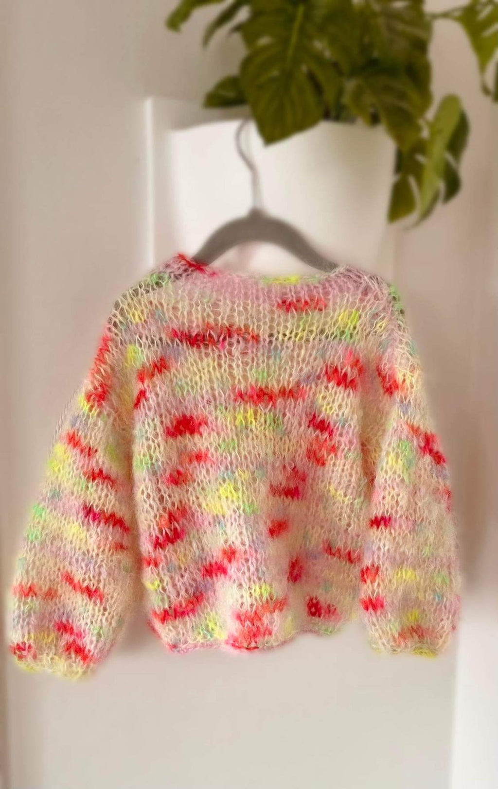 Popput barnatroyggja við ísettum ermum